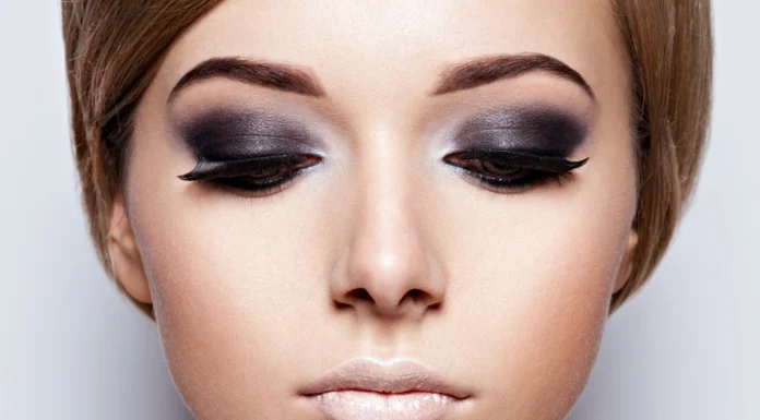 How to Do Smokey Eye Makeup: Expert Tips for Effortless Glam How to Do Smokey Eye MakeUp