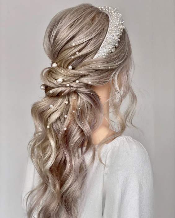 wedding hairstyle with pearls