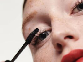 Women applying Mascaras for Sensitive Eyes