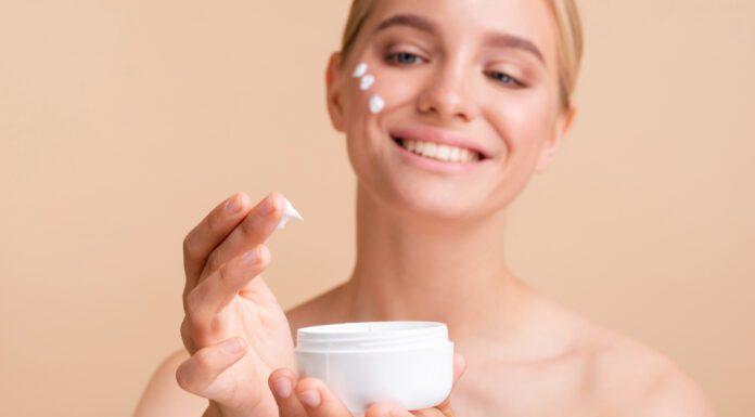 What’s The Difference Between Moisturizer and Face Cream? woman holding face cream container