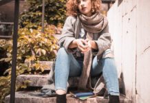 How to Wear a Women’s Plaid Blanket Scarf Women wearing Plaid Blanket Scarf