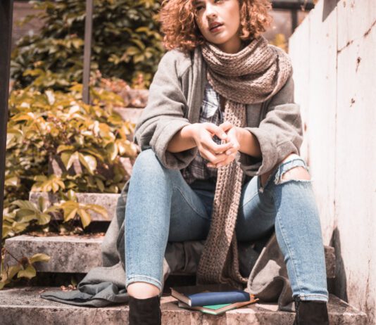 How to Wear a Women’s Plaid Blanket Scarf Women wearing Plaid Blanket Scarf