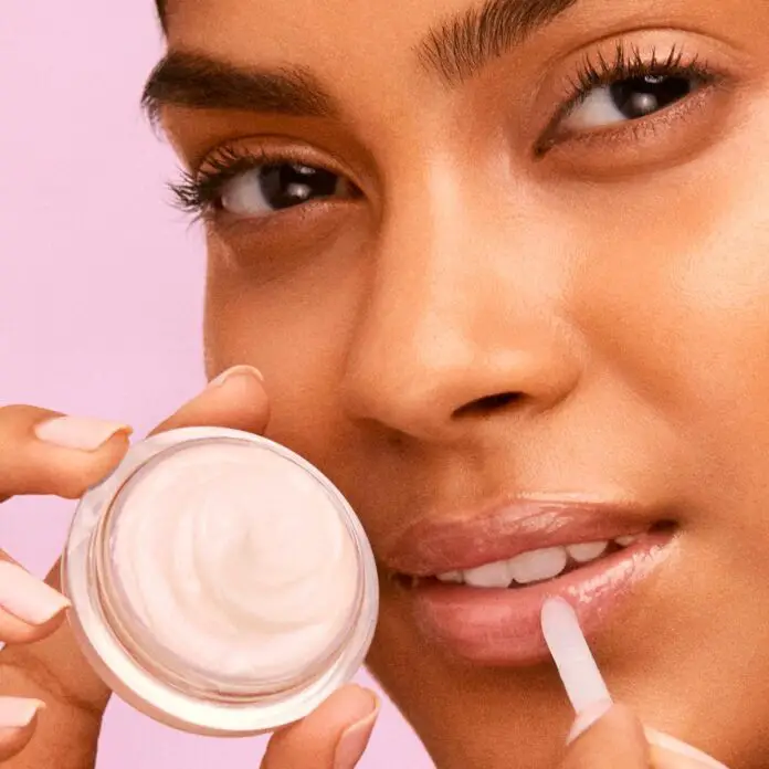 Lip Treatment Balm is formulated with some super nourishing ingredients including peptides, adenosine and coconut oil. Plus it has a slightly cooling sensation when applied.