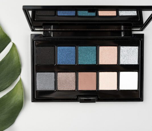 Best Eyeshadows for Blue Eyes: A Comprehensive Guide to Enhancing Your Natural Gaze Blue‑eyed woman applying the best eyeshadows for blue eyes from a flattering color palette